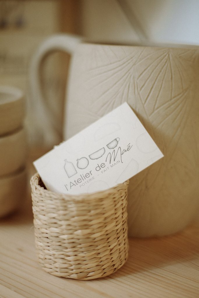 carte atelier de mae pour le stage de poterie parents et enfants